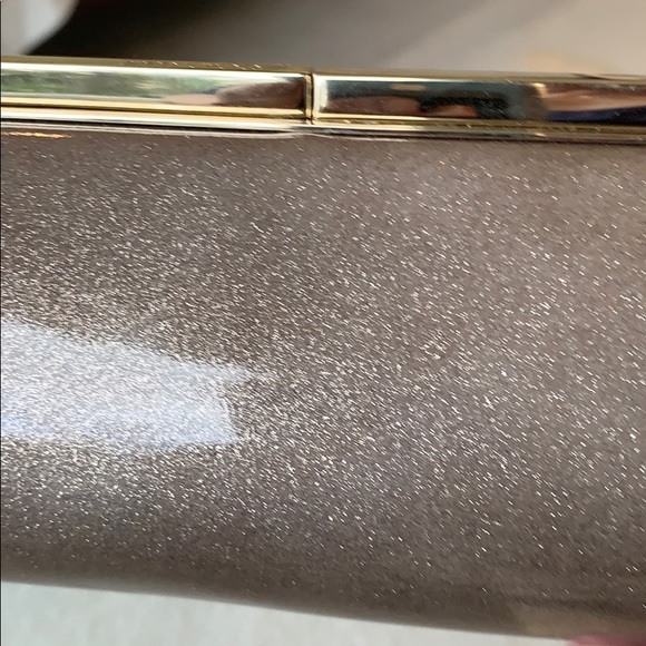 Jummy Choo Gold patent clutch. Barrel shape. - Picture 3 of 8